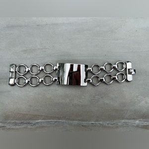 VTG Monet chunky, engravable  ID bracelet with wide circle links in silver tone
